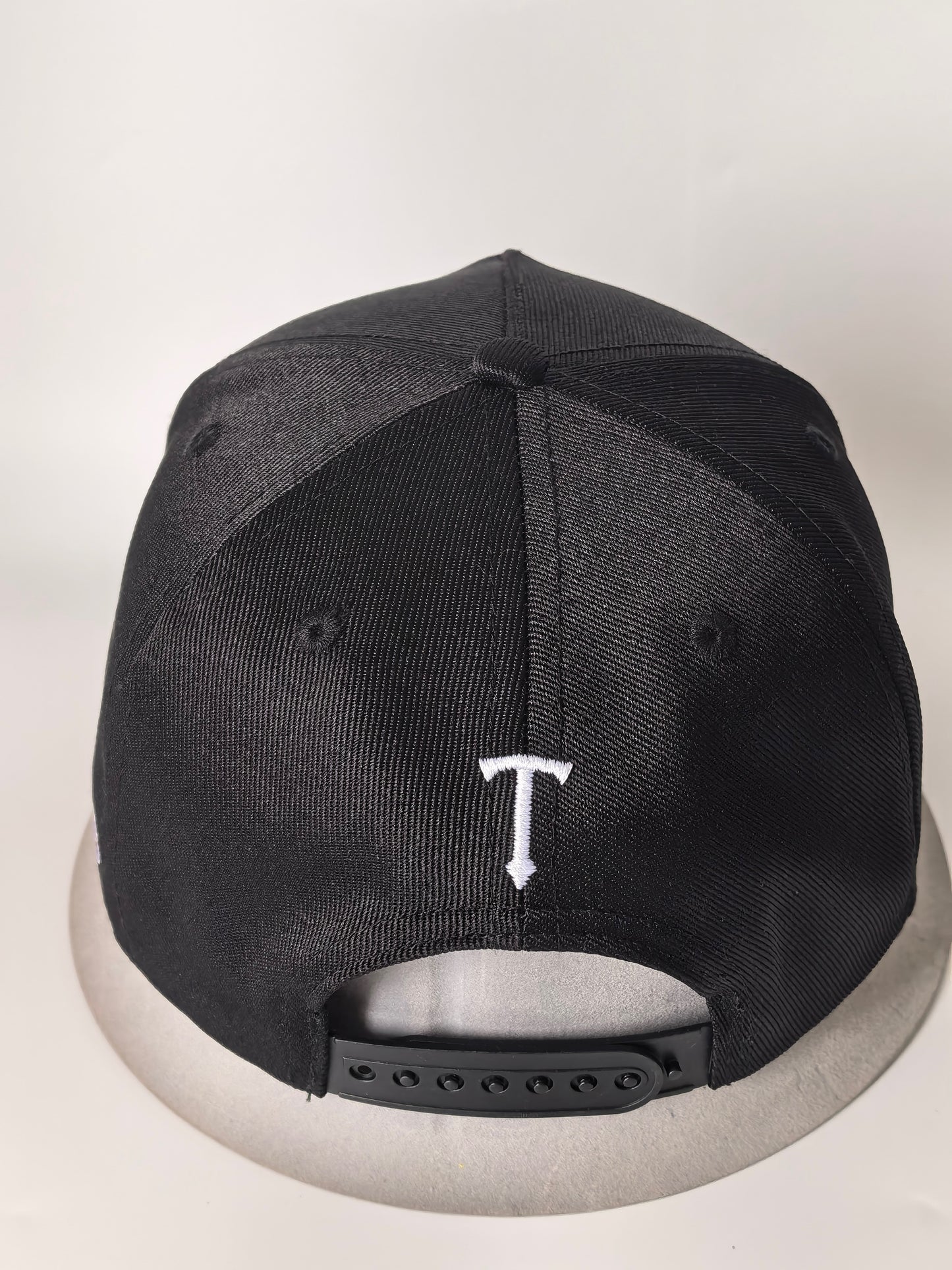 Tenebras Cap Black & White